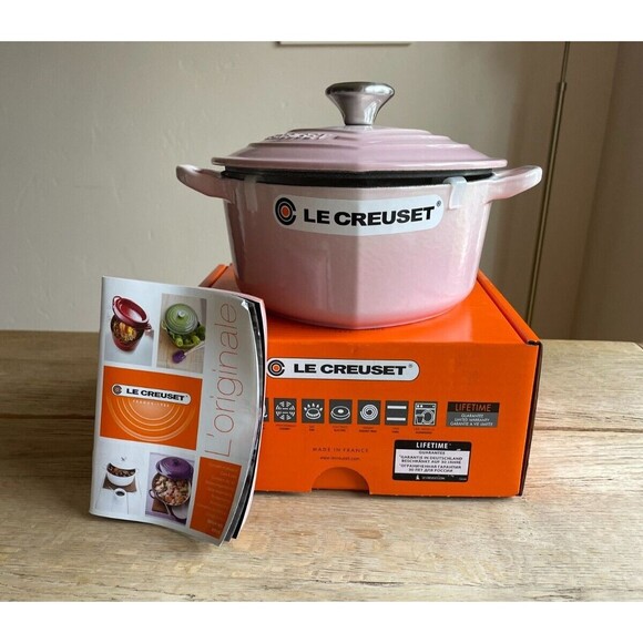 NEW Le Creuset Enameled Cast Iron 2 quart Heart Cocotte Dutch Oven, Shell Pink - Picture 1 of 11